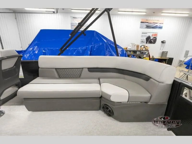 Slide: The Image of Interior of Vectra Classic 21 QL 2026 with gray upholstery. - 16