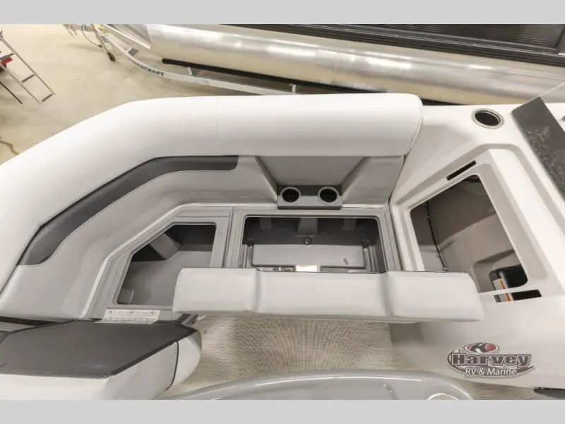 Slide: The Image of Interior view of Vectra Speed 21 RL boat, model year 2026. - 23