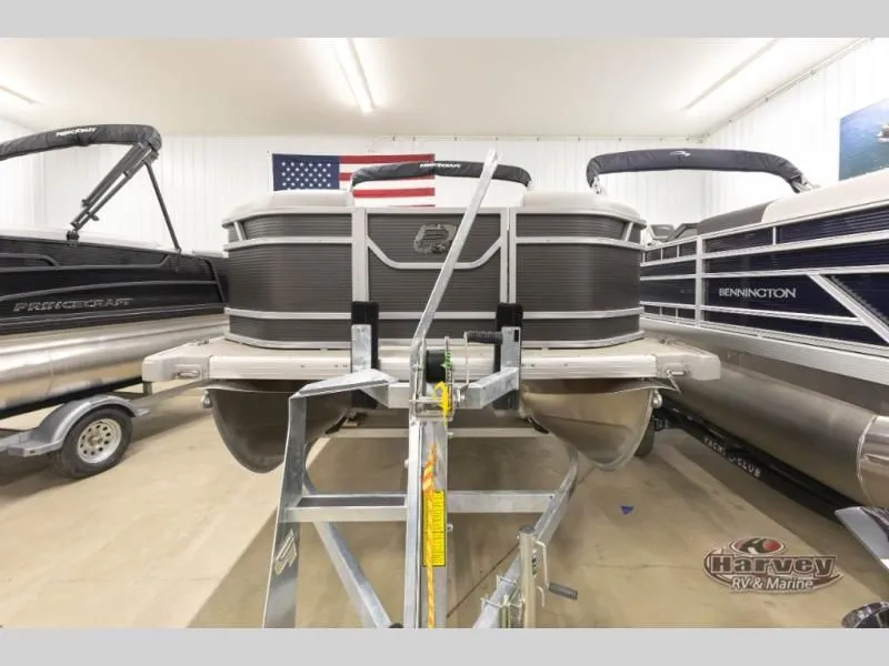Slide: The Image of 2026 Vectra Speed 21 RL pontoon boat in a showroom. - 3