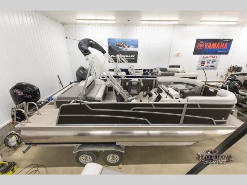 Slide: The Image of 2026 Vectra Speed 21 RL pontoon boat in a workshop. - 4