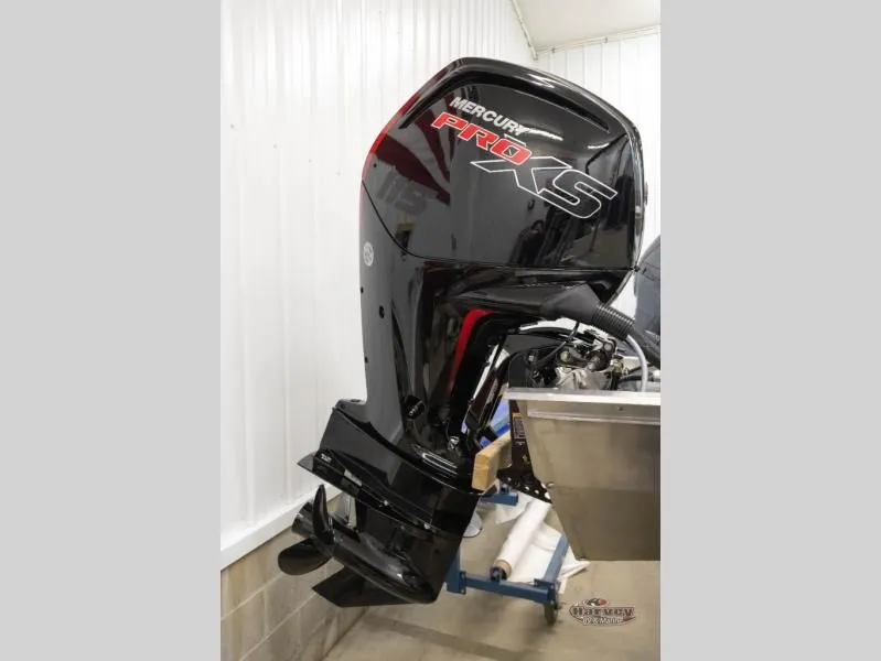 Slide: The Image of Mercury Pro XS outboard motor on Vectra Speed 21 RL, year 2026. - 6