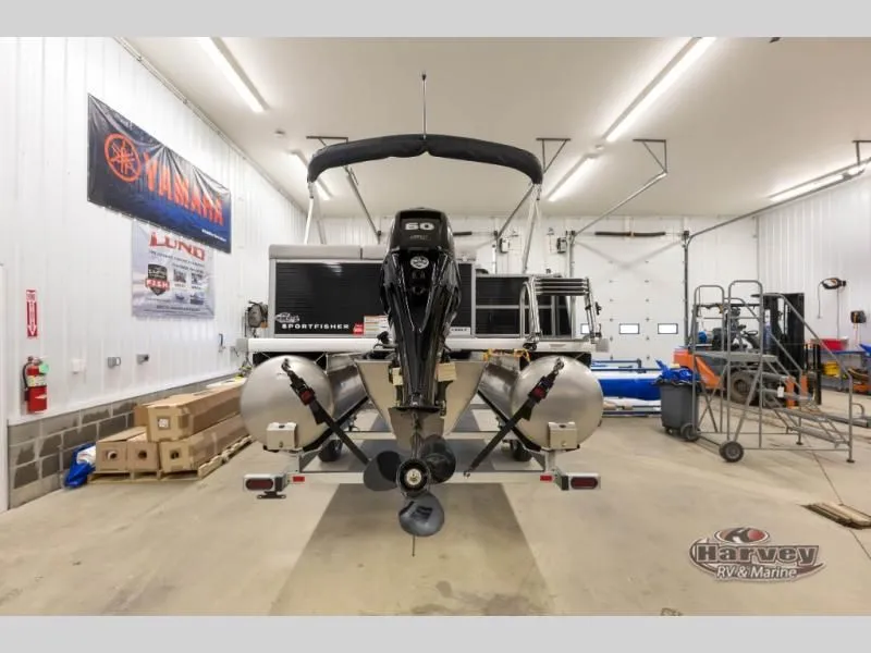 Slide: The Image of Sportfisher Classic 21-2S 2026 in a workshop with Yamaha banner. - 6