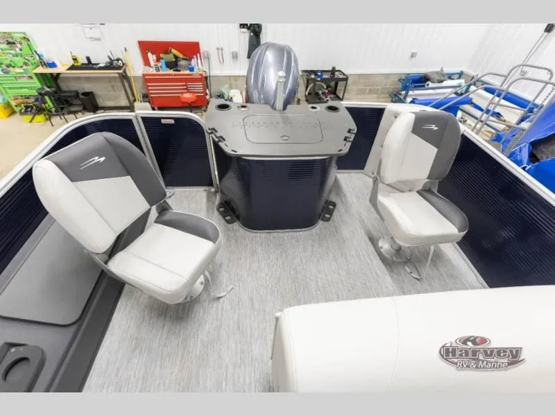 Slide: The Image of Interior of a 2026 S Series 22 SF boat. - 20
