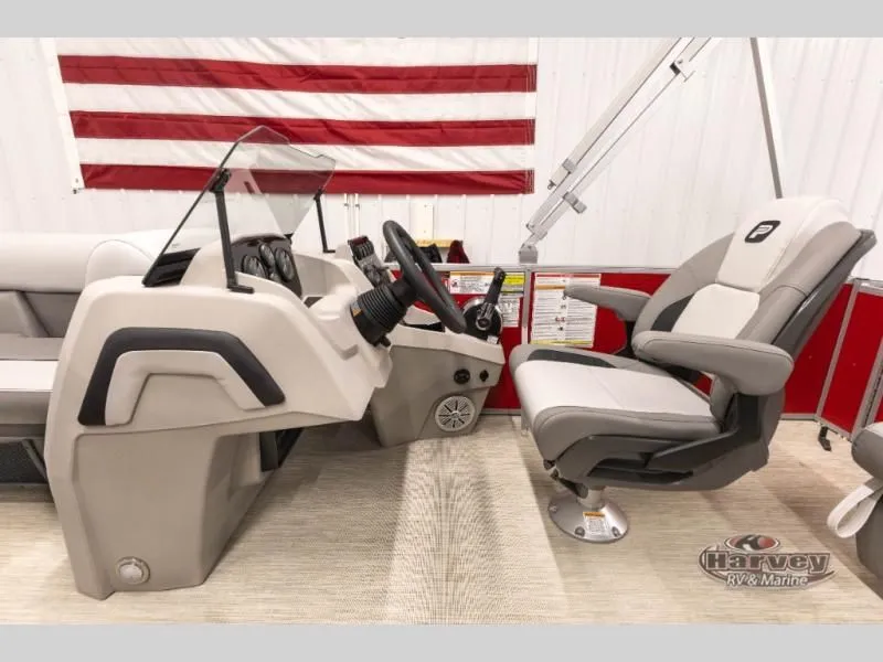 Slide: The Image of Interior of Vectra Classic 19 L boat, model year 2026. - 18