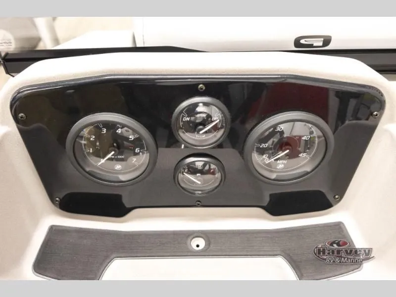 Slide: The Image of Dashboard of Vectra Classic 19 L boat, year 2026. - 19