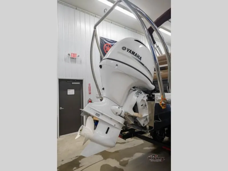Slide: The Image of Yamaha outboard motor in workshop, M Series 22 ML, year 2026. - 4