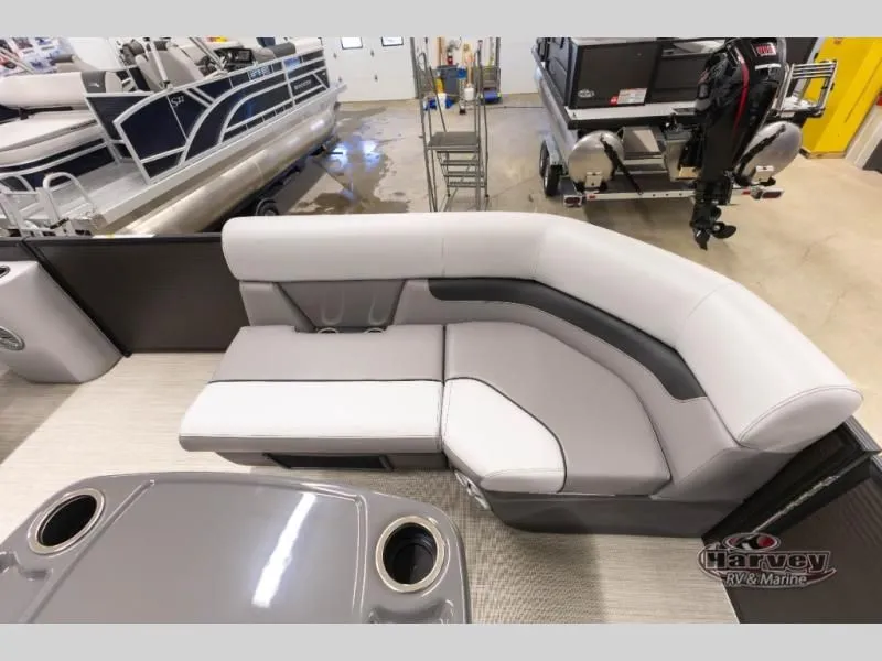 Slide: The Image of Interior of Vectra Sport 21 QL 2026 with gray seating. - 10