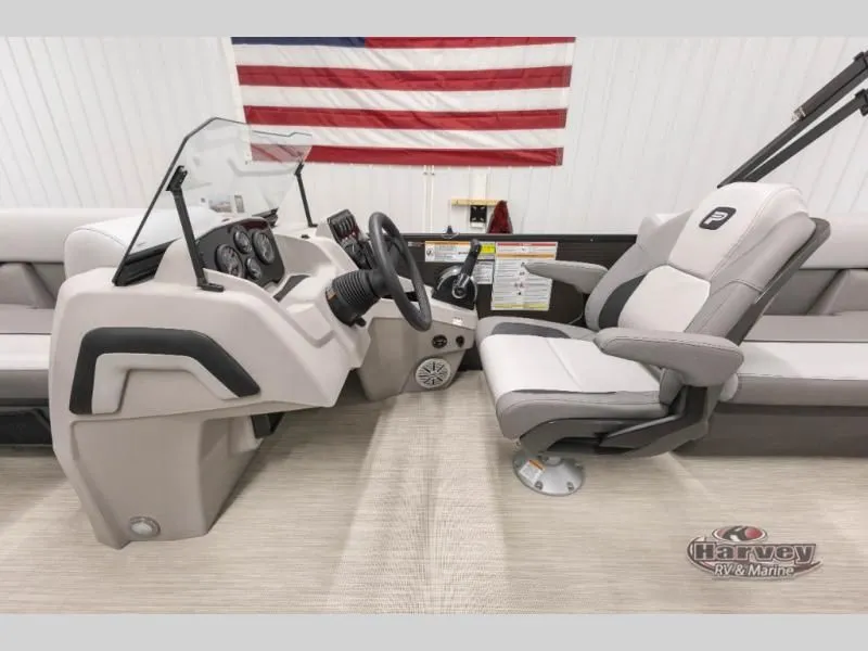 Slide: The Image of Interior of Vectra Sport 21 QL 2026 with console and seat. - 17