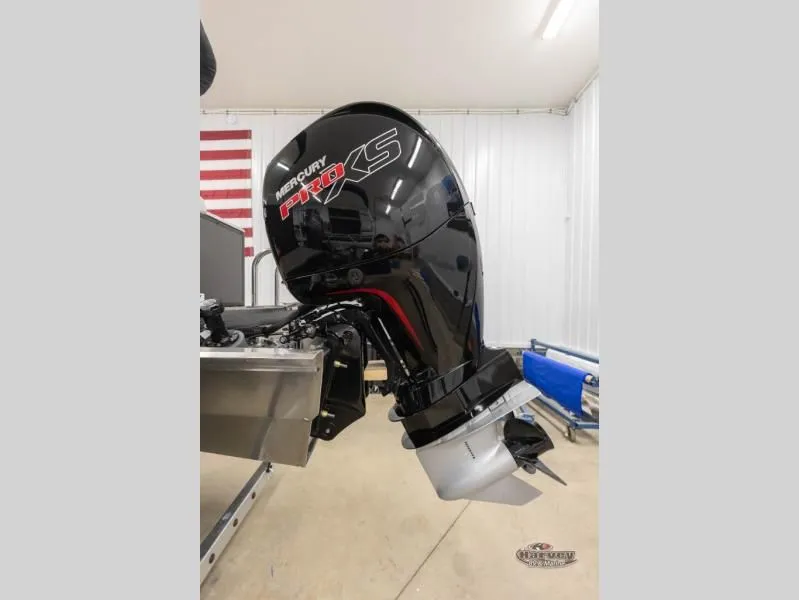 Slide: The Image of Mercury Pro XS outboard motor on Vectra Sport 21 QL, 2026 model. - 5