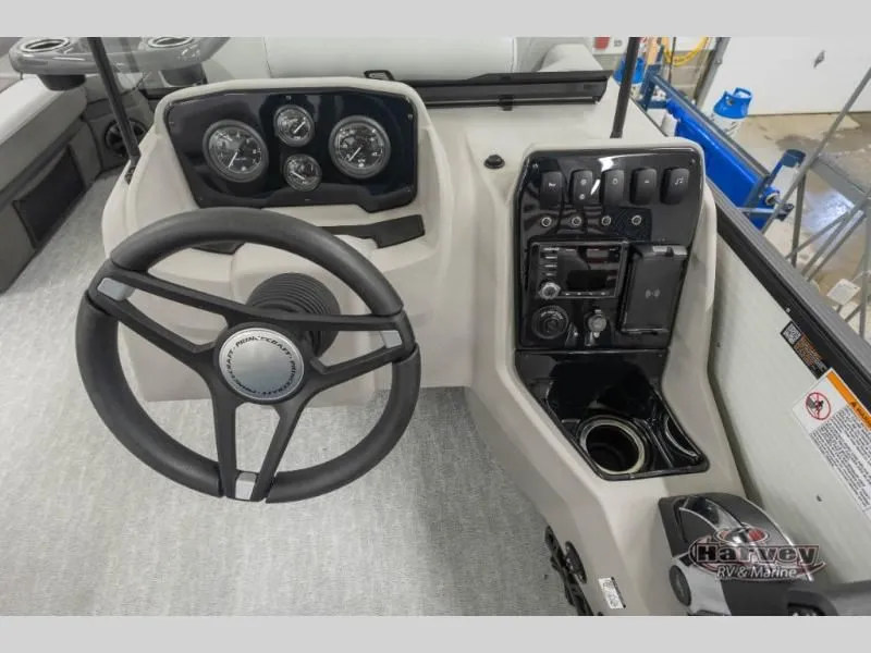 Slide: The Image of Dashboard of Vectra Classic 21 QL boat, year 2026. - 14