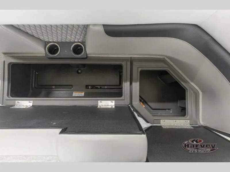 Slide: The Image of Interior of 2026 Vectra Classic 21 QL with storage and ventilation. - 18