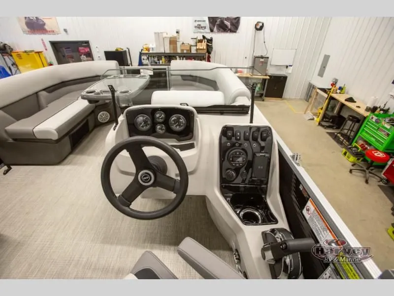 Slide: The Image of Interior of Vectra Classic 19 L boat, year 2026. - 14