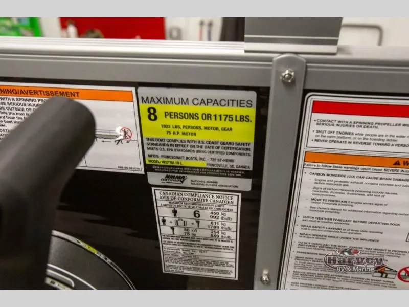Slide: The Image of Capacity label: 8 persons or 1175 lbs, Vectra Classic 19 L. - 15