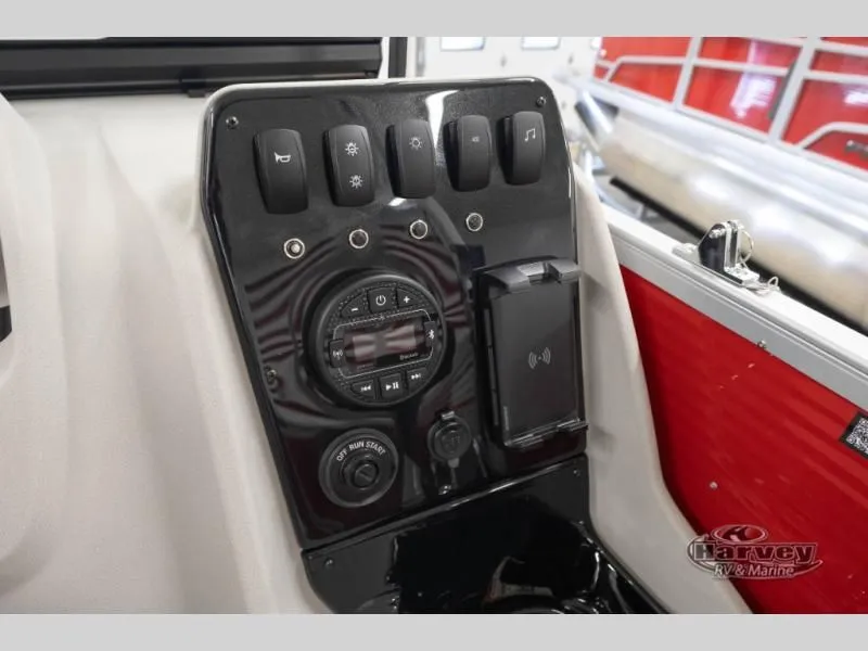 Slide: The Image of Dashboard of Vectra Classic 19 L boat, year 2026. - 22