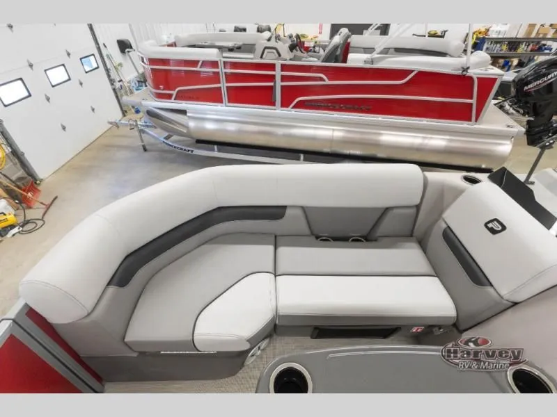 Slide: The Image of Interior of a 2026 Vectra Classic 19 L pontoon boat. - 25