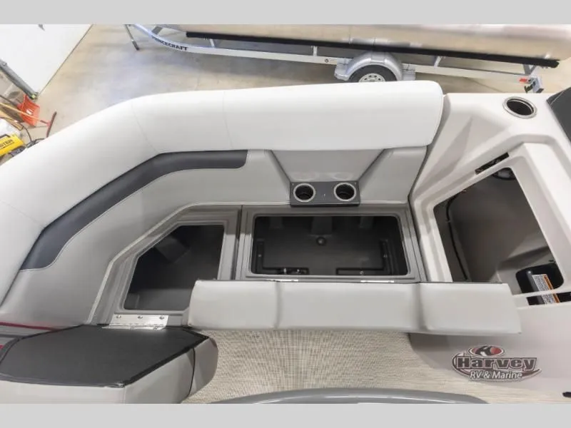 Slide: The Image of Interior of Vectra Classic 19 L boat, model 2026. - 26