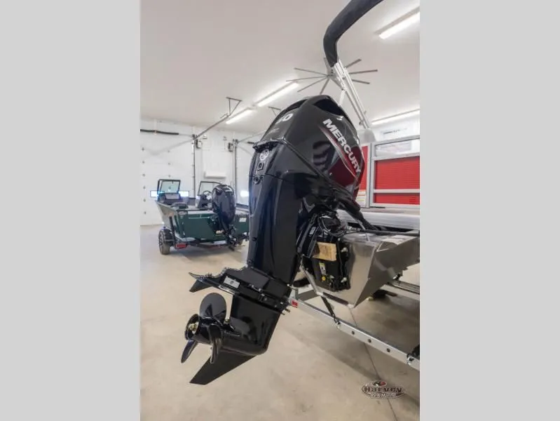 Slide: The Image of 2026 Vectra Classic 21 QL boat with Mercury outboard motor. - 6