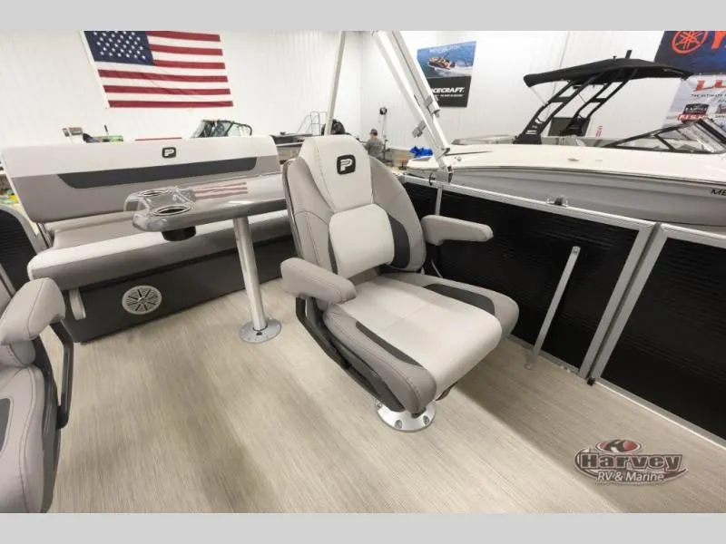 Slide: The Image of Interior of Vectra Classic 21 RL boat, 2026 model. - 15