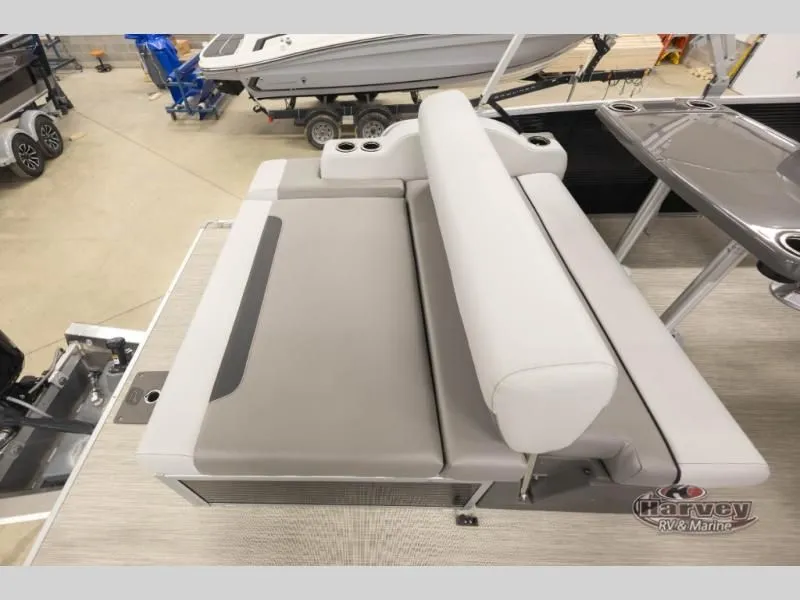 Slide: The Image of Interior of Vectra Classic 21 RL 2026 with gray upholstery. - 18