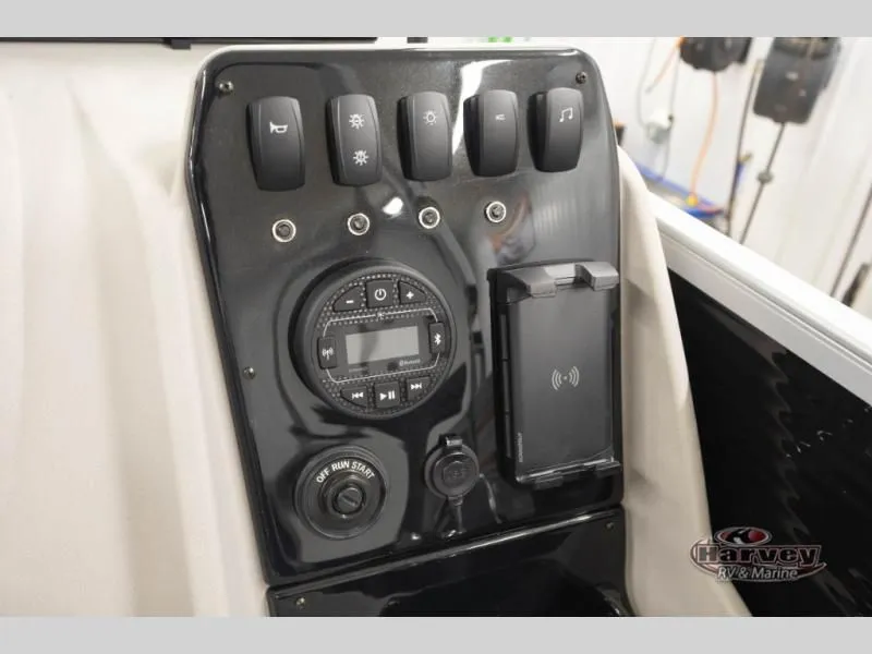 Slide: The Image of Dashboard of Vectra Classic 21 RL 2026 with controls. - 24