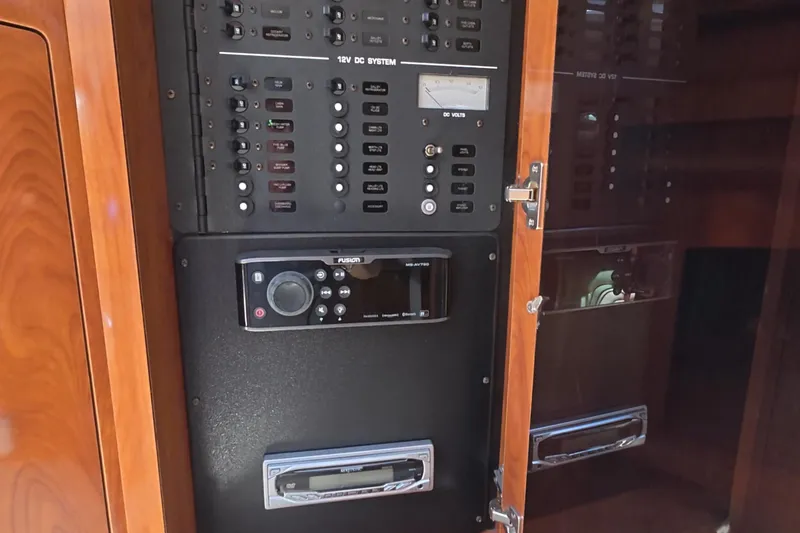 Slide: The Image of Control panel of a 2008 Four Winns V358 boat, featuring a 12V DC system. - 33