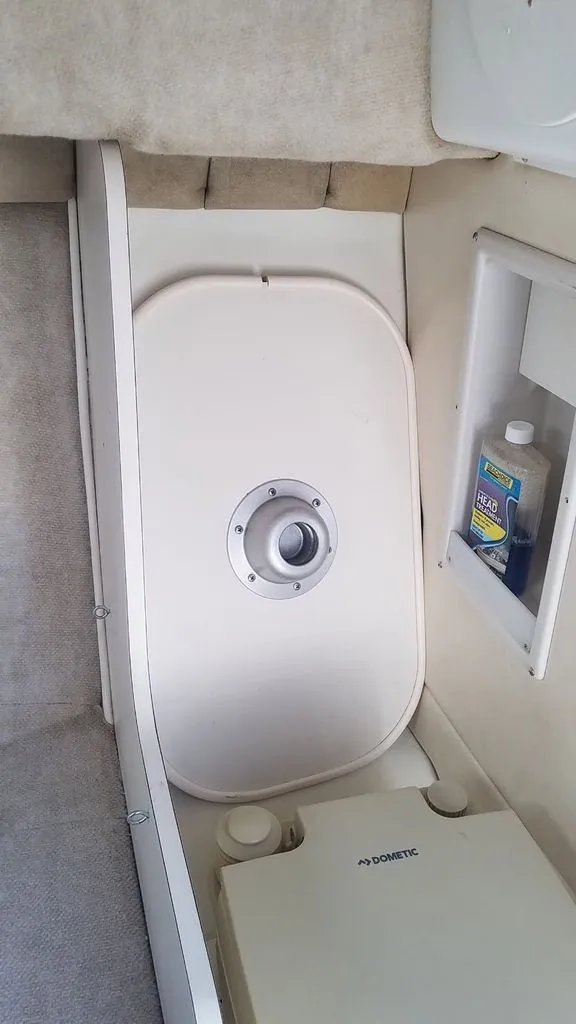 Slide: The Image of Interior of a 2003 Wellcraft 240 Coastal boat. - 9