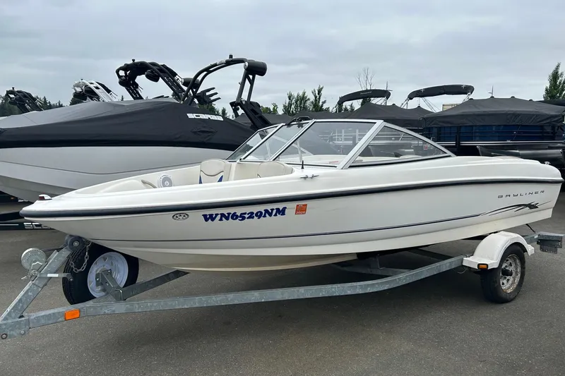 The Image of 2003 Bayliner 175 Bowrider on trailer, parked outdoors, side view. - 0