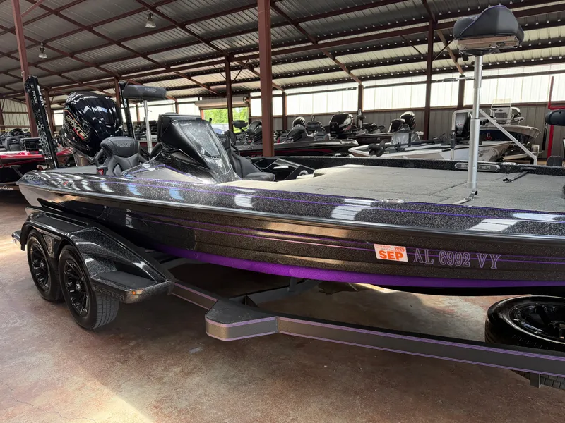 The Image of 2024 Skeeter FXR20 boat in warehouse, side view. - 1