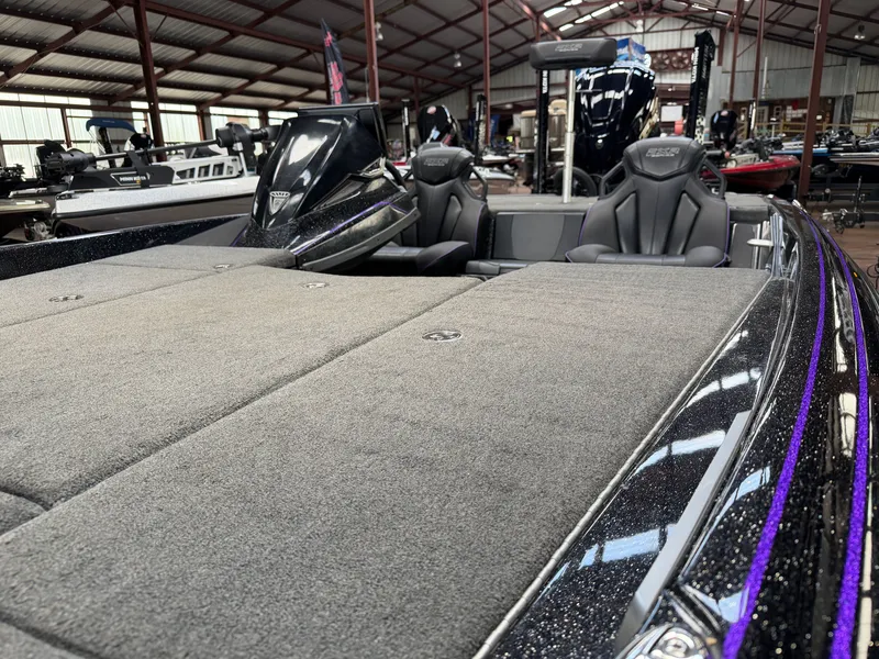 Slide: The Image of Skeeter FXR20 2024 - 11