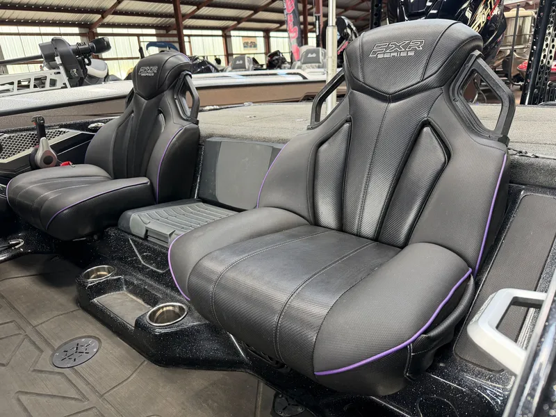 Slide: The Image of Skeeter FXR20 2024 - 12
