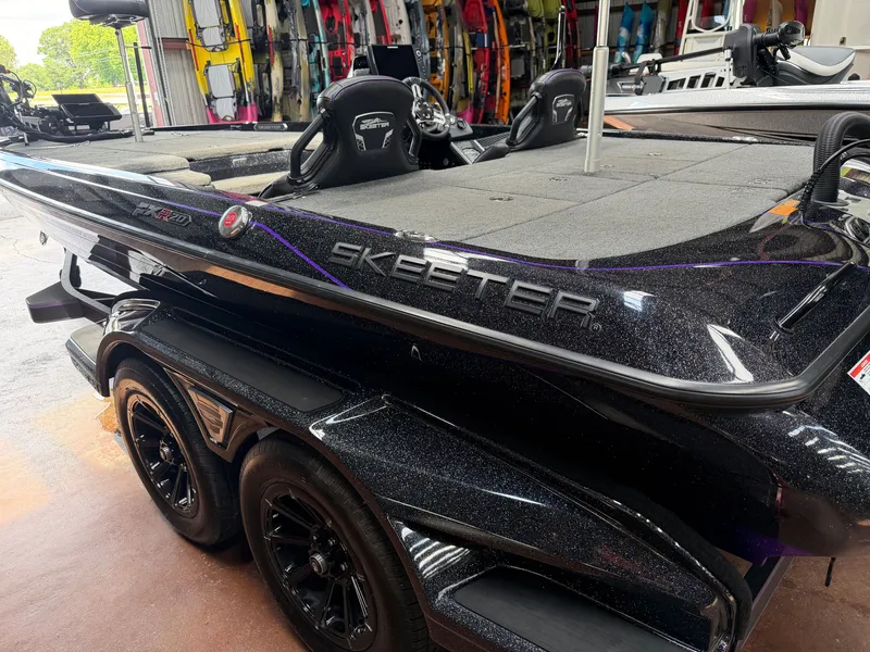 Slide: The Image of Skeeter FXR20 2024 - 2