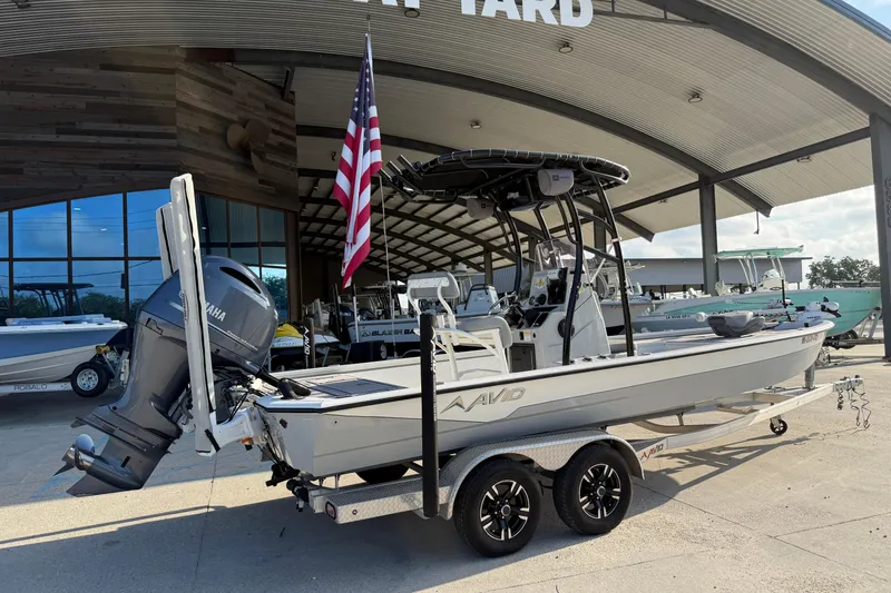 Slide: The Image of 2022 Avid 23 FS Magnum boat with Yamaha engine on trailer, displayed outdoors. - 4