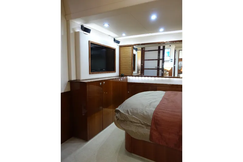 Slide: The Image of Luxurious interior of 2012 Sea Ray Sundancer 540 yacht with modern amenities. - 37