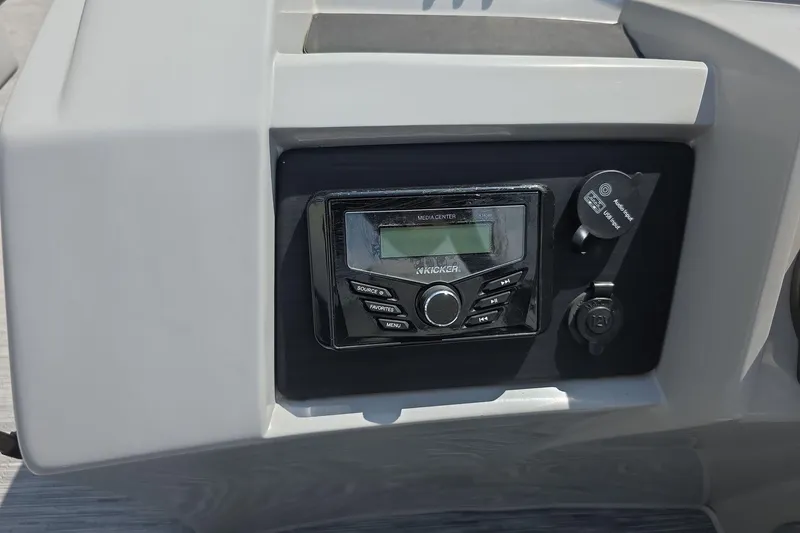 Slide: The Image of 2022 Bennington L 21 L-Bench boat dashboard with Kicker media center. - 16