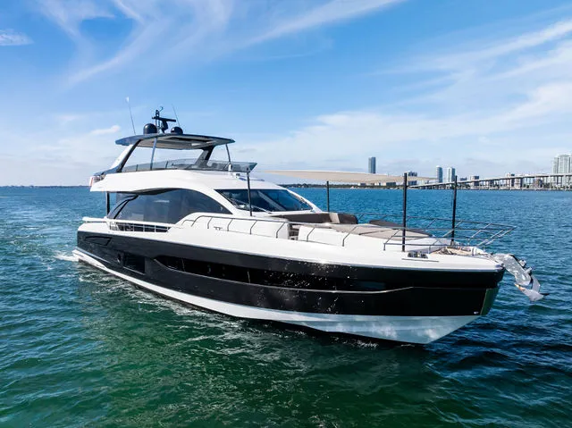 Slide: The Image of Azimut Fly 78 2021 - 80