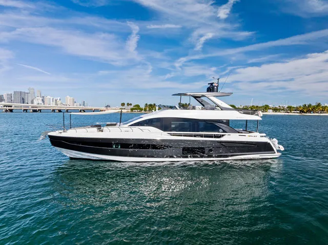 Slide: The Image of Azimut Fly 78 2021 - 87