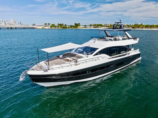 Slide: The Image of Azimut Fly 78 2021 - 90