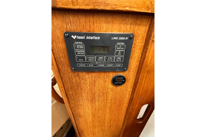 Slide: The Image of Link 2000-R charger/inverter remote control panel - 39