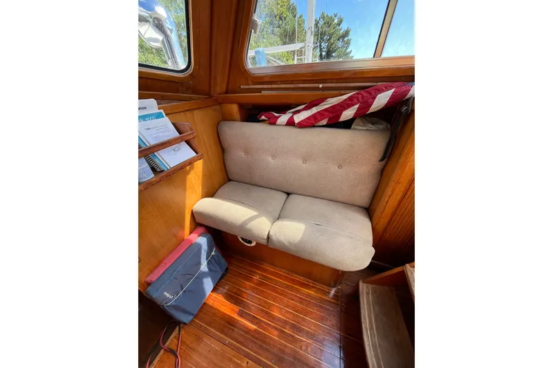 Slide: The Image of companion seat in the pilot house - 35