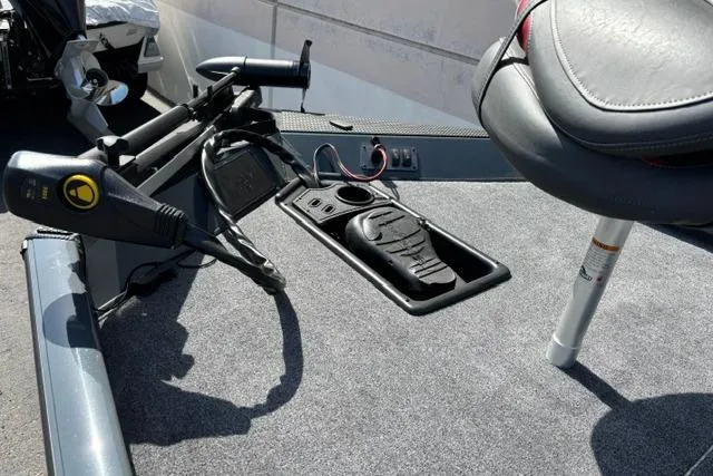 Slide: The Image of 2026 Ranger RT188 boat deck with trolling motor and seat. - 4