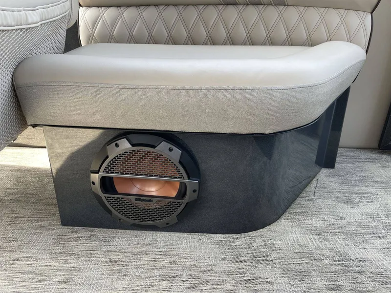 Slide: The Image of Crest 270 Continental 2021 seat with built-in speaker. - 17