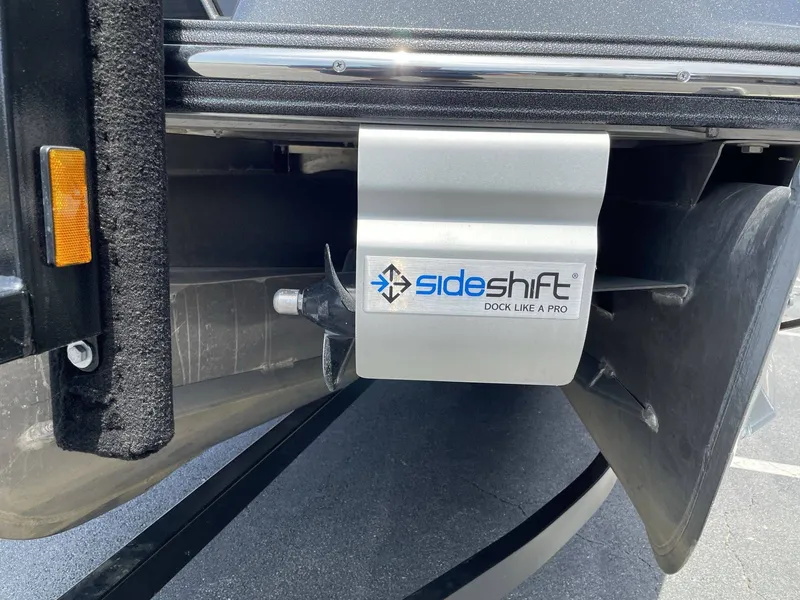 Slide: The Image of Crest 270 Continental 2021 with Sideshift docking system. - 22