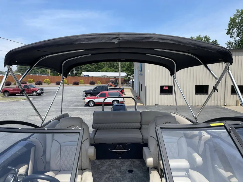 Slide: The Image of Interior view of a 2021 Crest 270 Continental pontoon boat. - 25