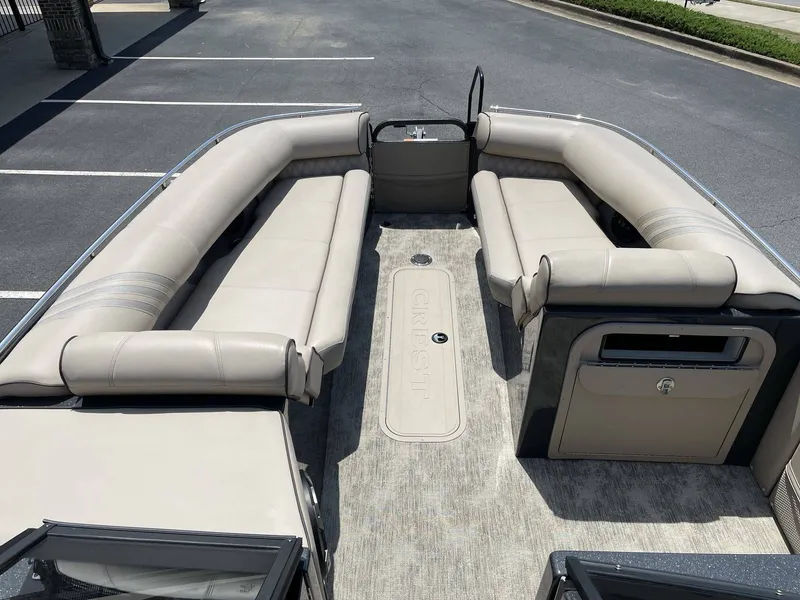 Slide: The Image of Interior of a 2021 Crest 270 Continental pontoon boat. - 37