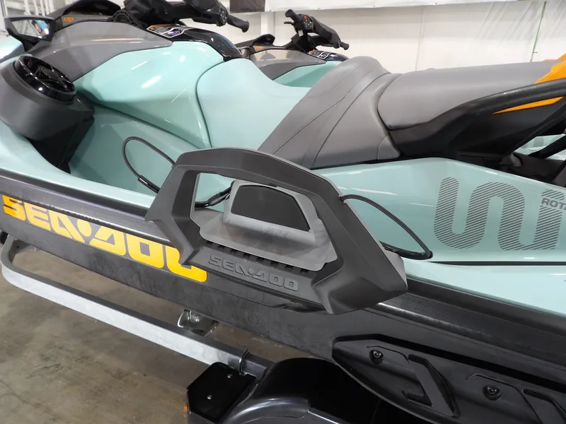 Slide: The Image of Sea-Doo Wake 170 2023 - 9