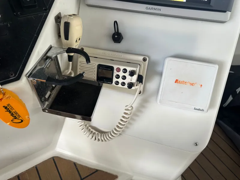 Slide: The Image of 1993 Carver Cruiser 440 helm with radio and Garmin display. - 15
