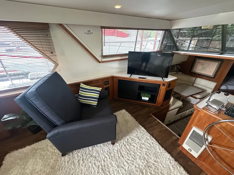Slide: The Image of Interior of 1993 Carver Cruiser 440 yacht with cozy seating area. - 22