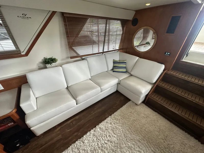 Slide: The Image of Interior of 1993 Carver Cruiser 440 yacht with white sofa. - 23