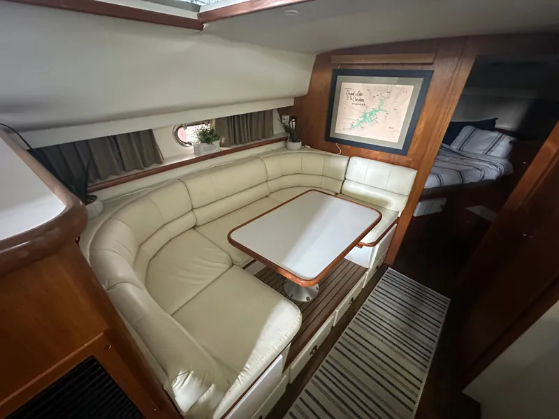 Slide: The Image of 1993 Carver Cruiser 440 interior with cozy seating area. - 26
