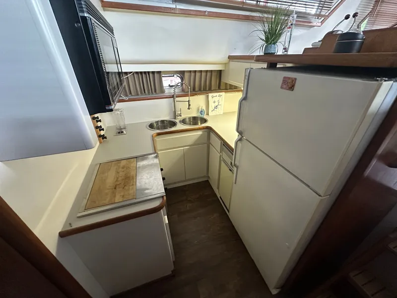 Slide: The Image of 1993 Carver Cruiser 440 kitchen area with fridge and sink. - 27